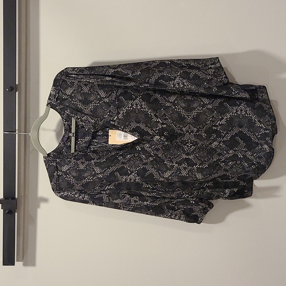 NYDJ 3/4 sleeve pleatback top